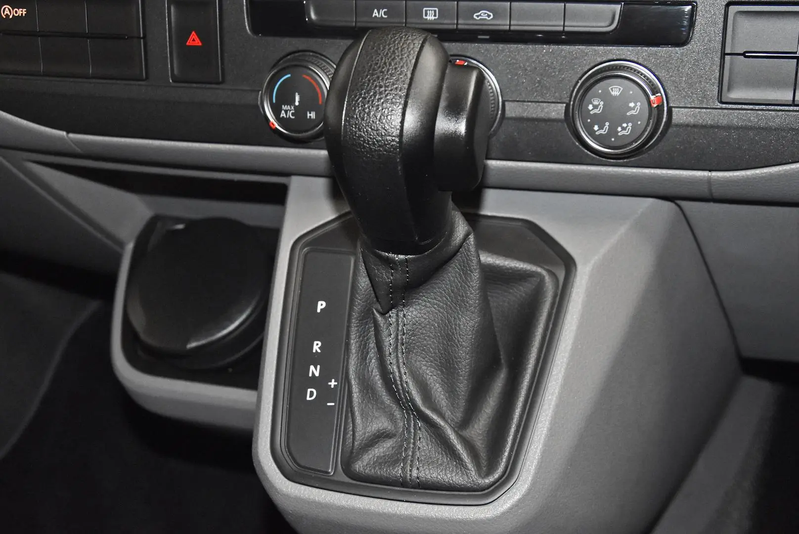 2021 Volkswagen Transporter Gallery Image 13