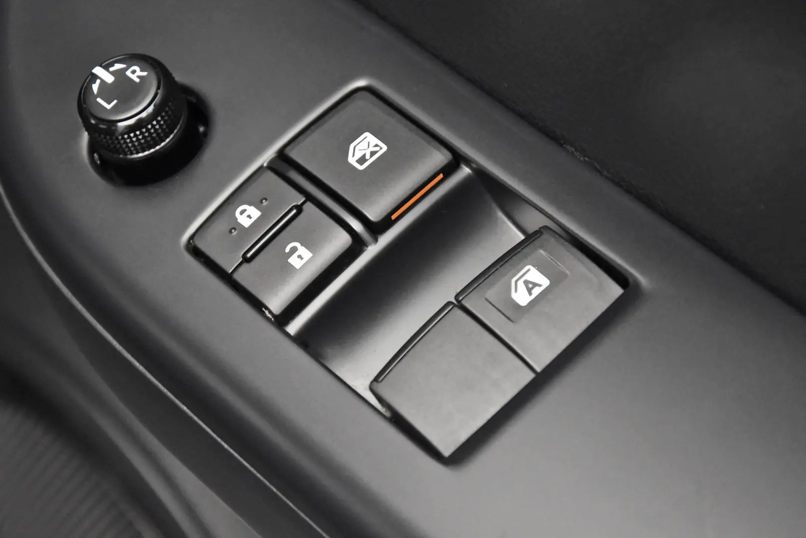 2024 Toyota Hilux Gallery Image 9