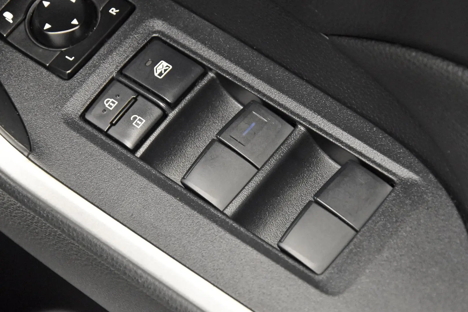 2019 Toyota RAV4 Gallery Image 9