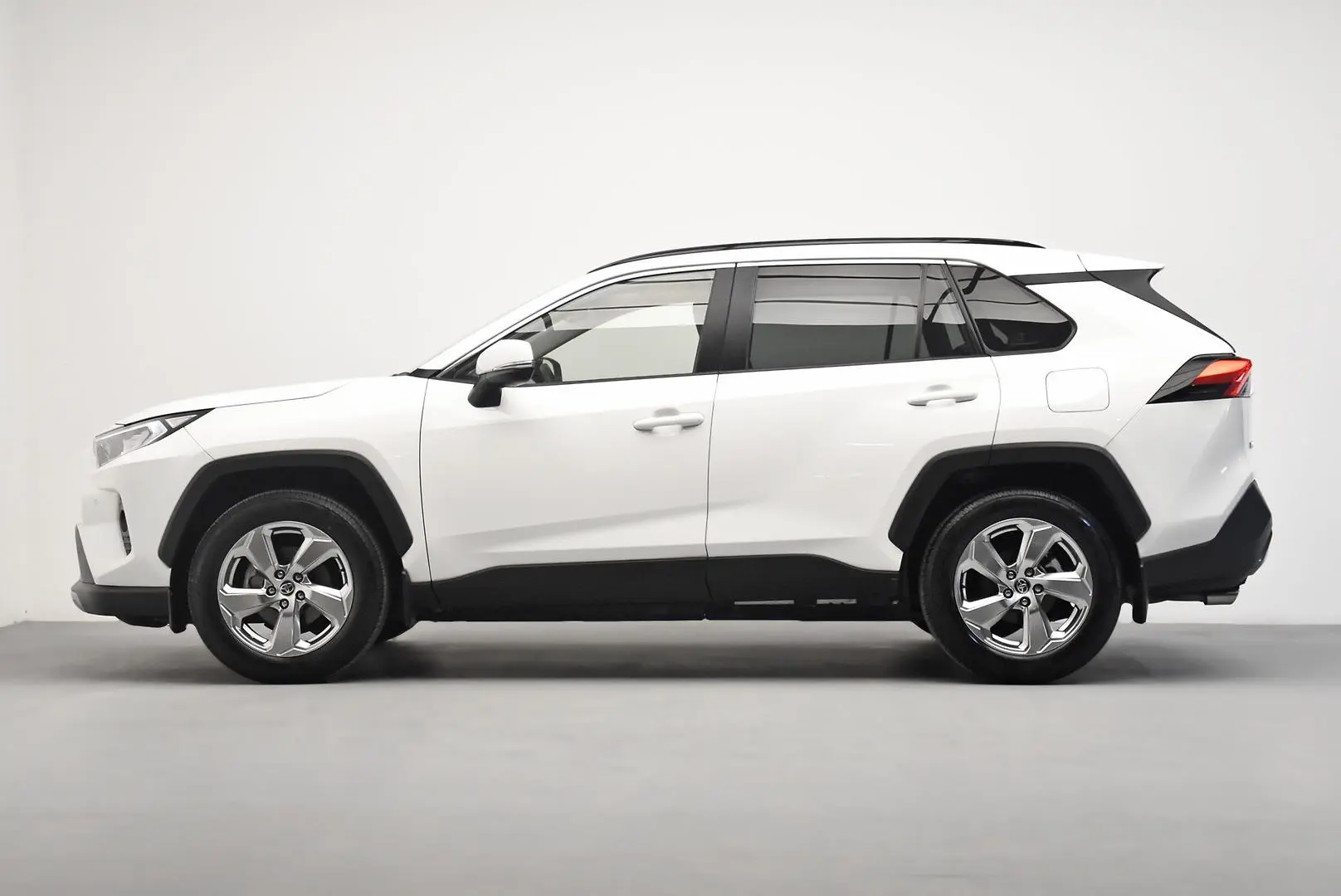 2021 Toyota RAV4 Gallery Image 4