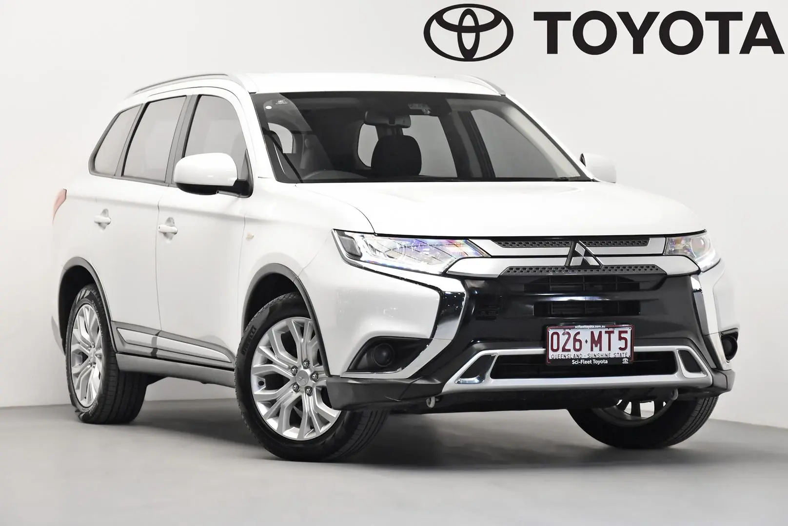 2019 Mitsubishi Outlander Gallery Image 1