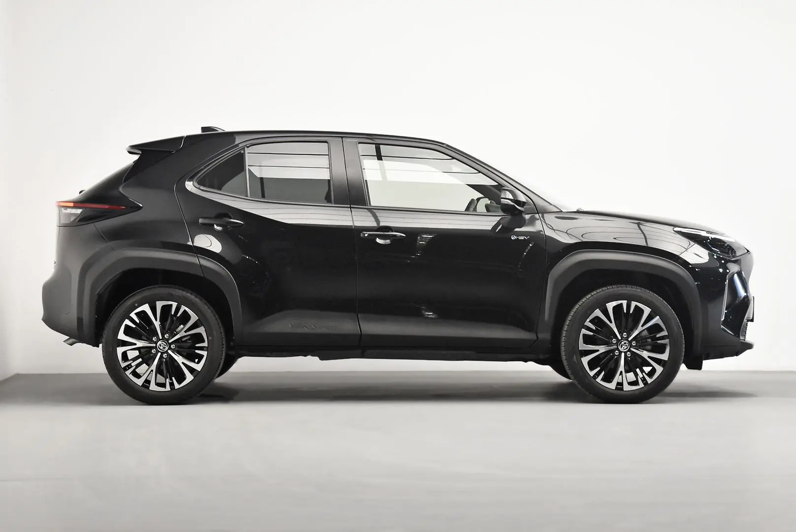 2024 Toyota Yaris Cross Gallery Image 3