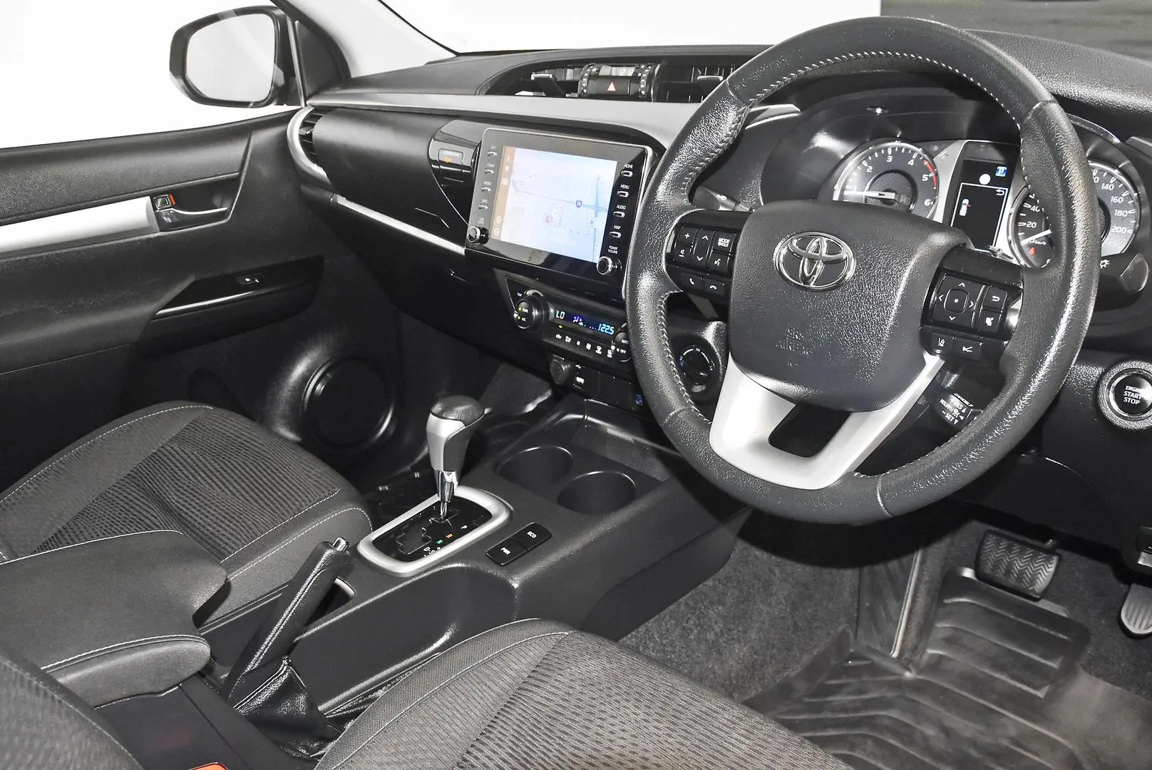 2021 Toyota Hilux Gallery Image 9