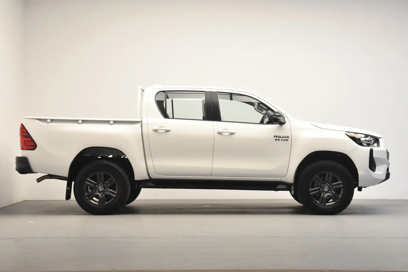 2025 Toyota Hilux Gallery Image 3