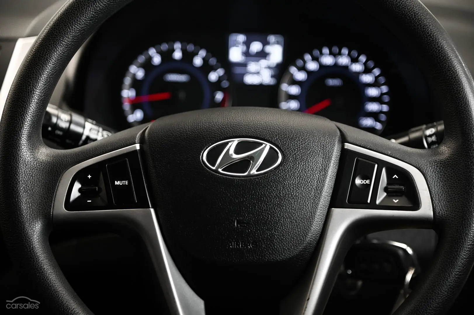 2016 Hyundai Accent Image 13