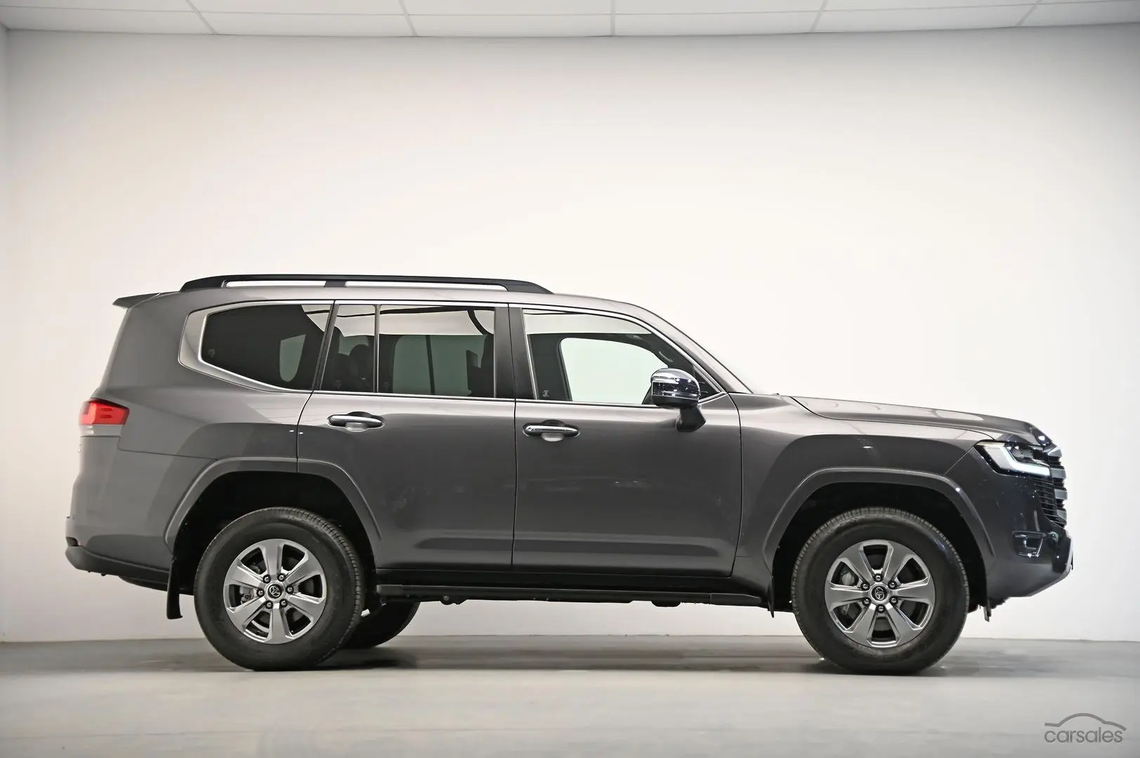 2023 Toyota Landcruiser Image 3