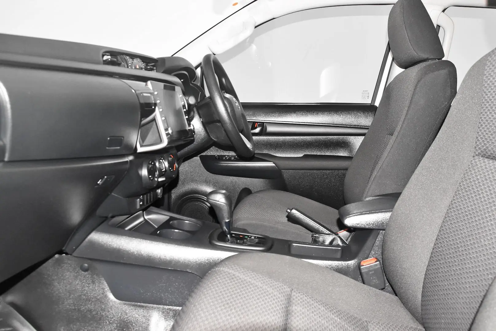 2025 Toyota Hilux Gallery Image 17