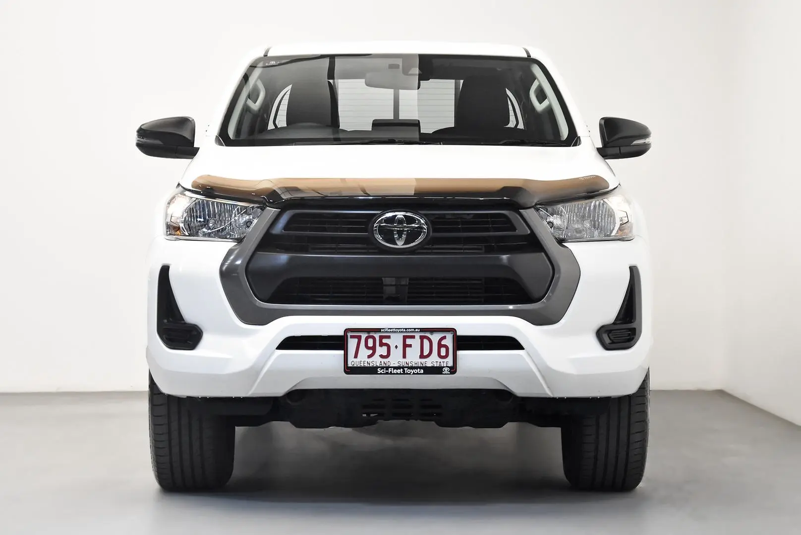 2022 Toyota Hilux Gallery Image 2