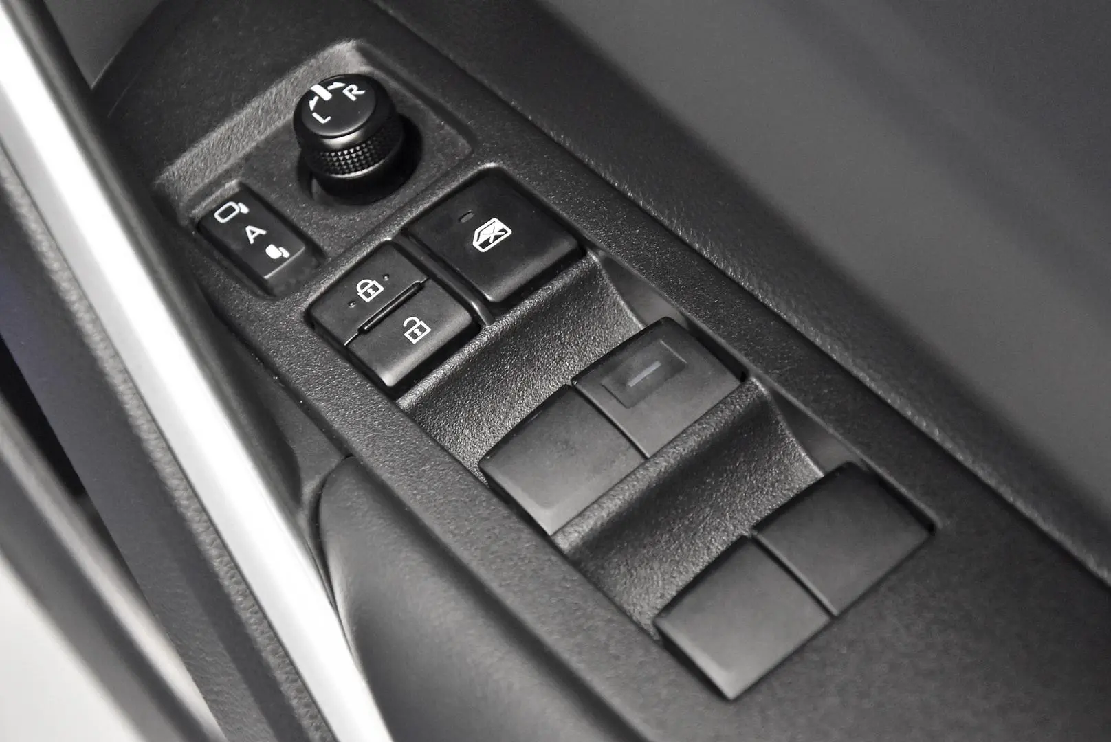 2024 Toyota Corolla Cross Gallery Image 10