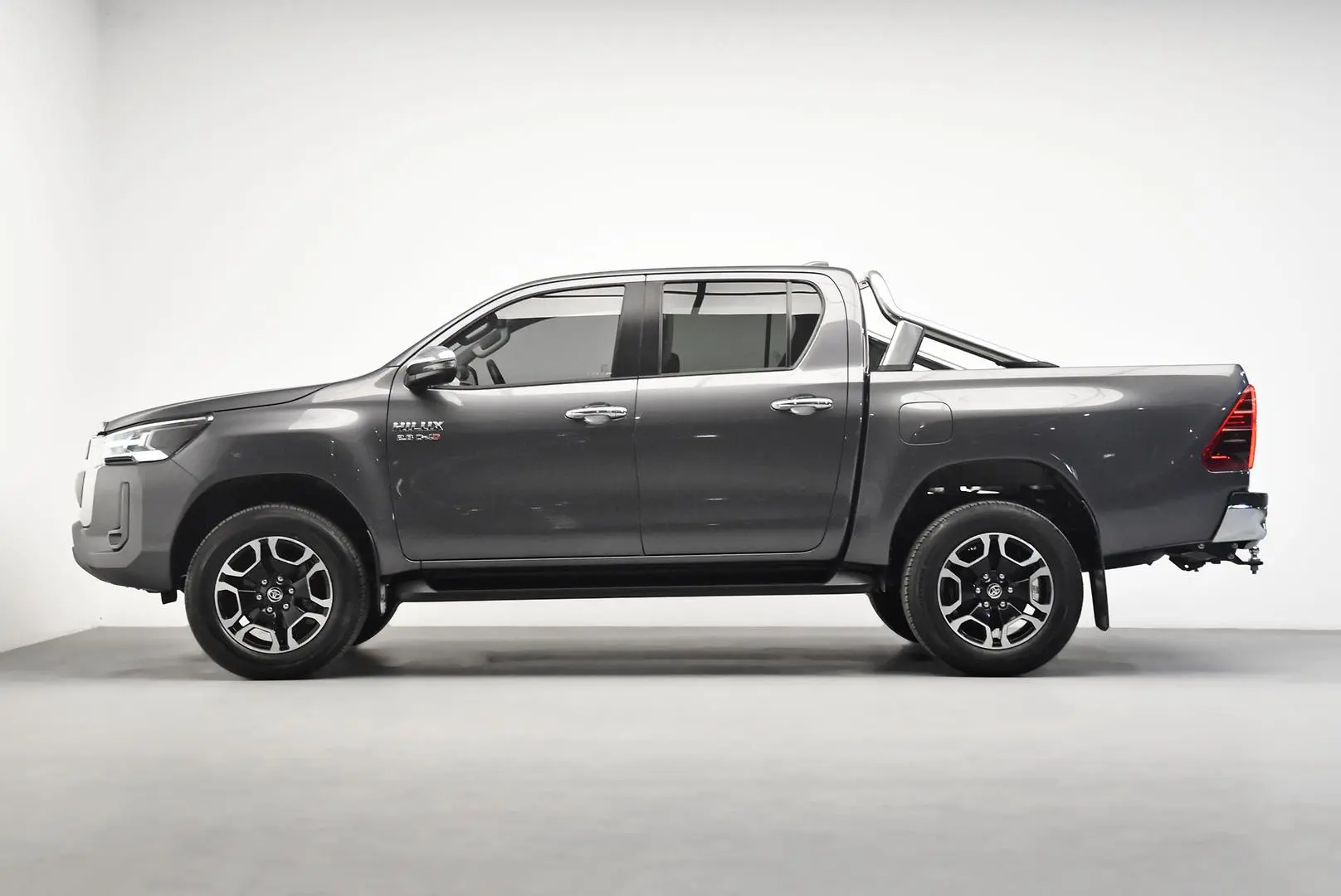 2021 Toyota Hilux Gallery Image 4