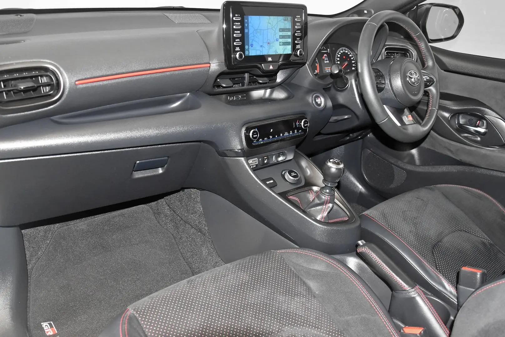 2022 Toyota Yaris Gallery Image 17