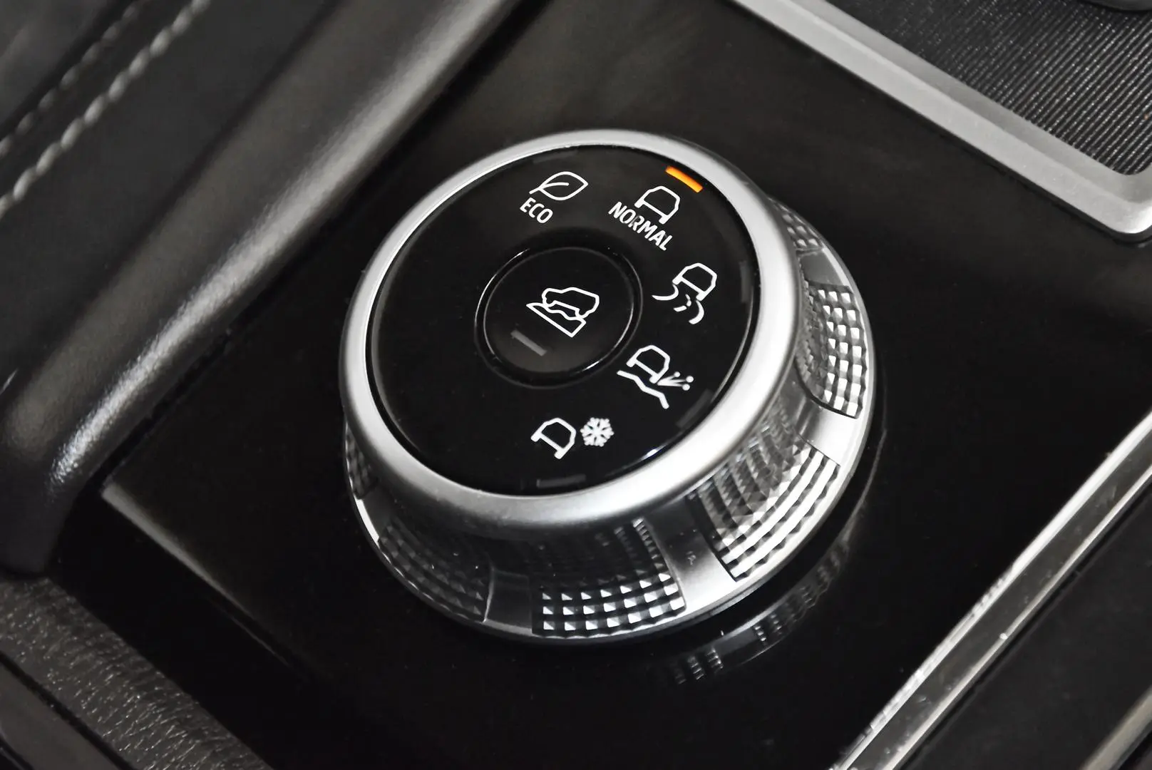 2023 Mitsubishi Outlander Gallery Image 14