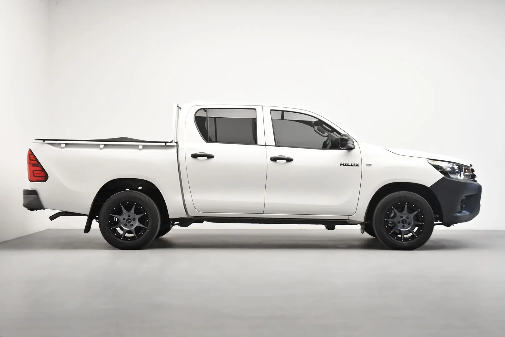 2021 Toyota Hilux Gallery Image 3