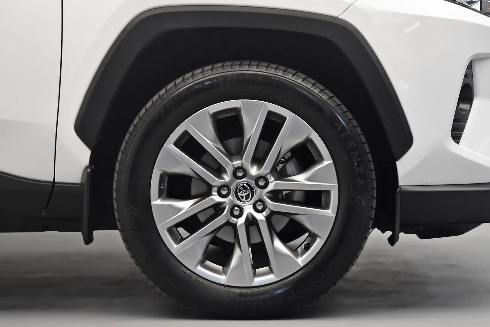 2020 Toyota RAV4 Gallery Image 25