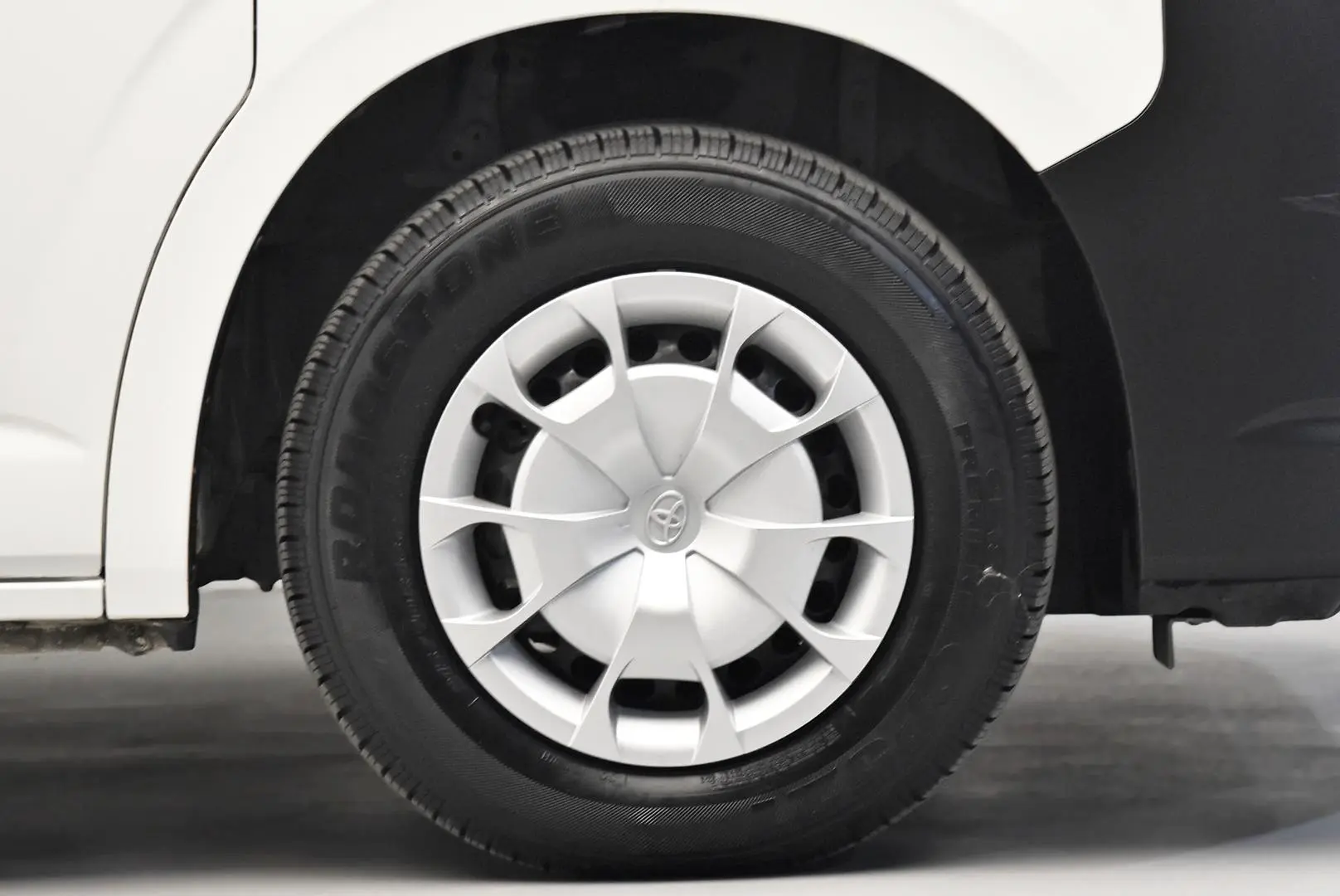 2021 Toyota Hiace Gallery Image 19