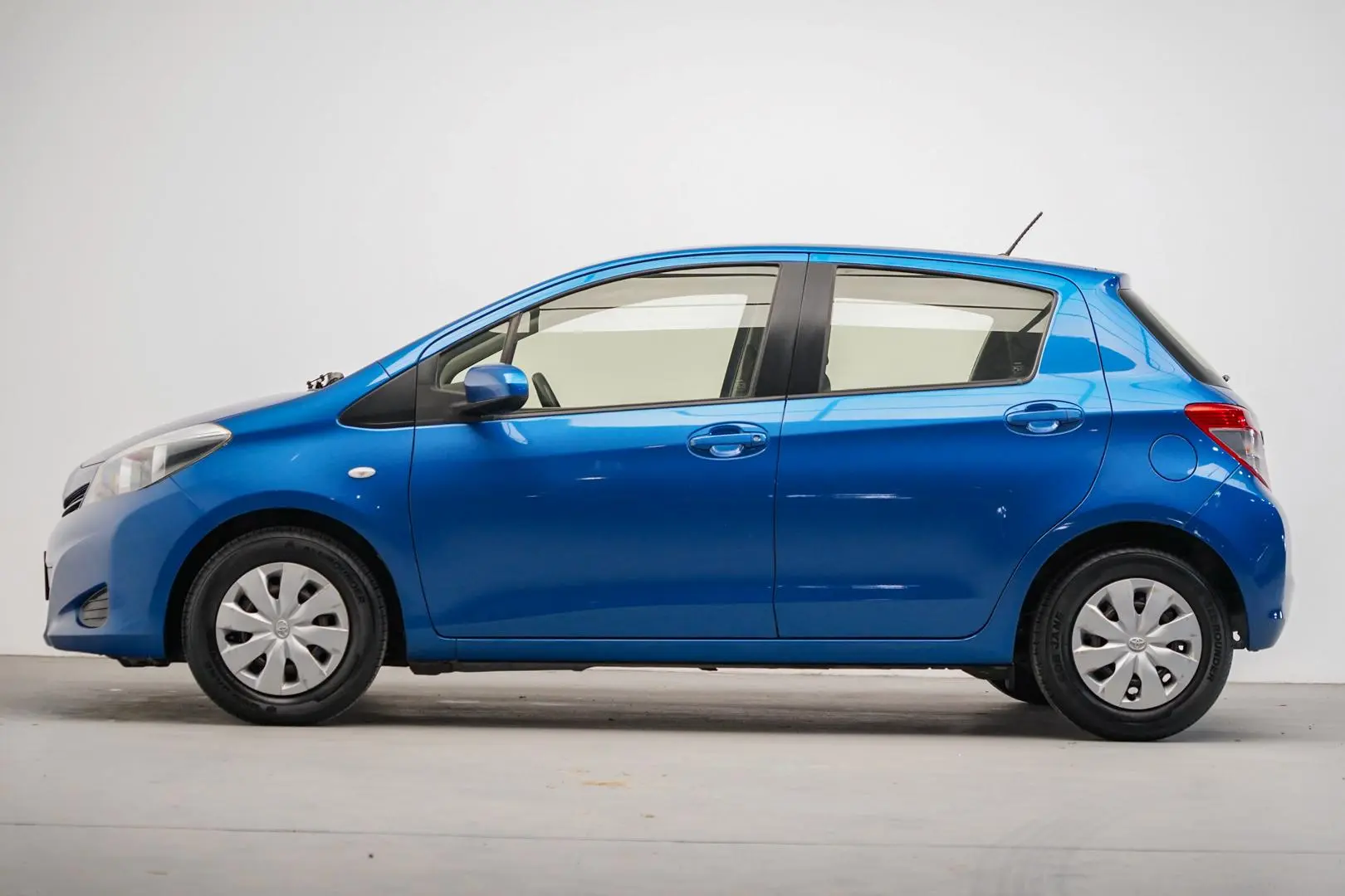2013 Toyota Yaris Gallery Image 3
