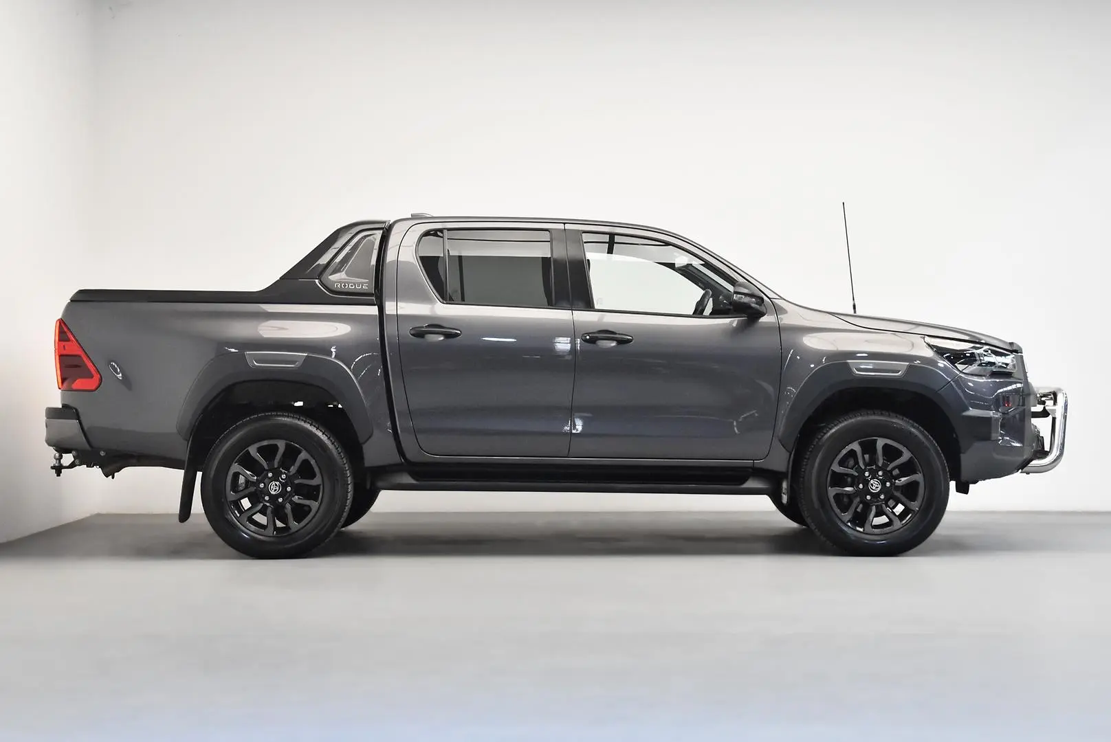 2021 Toyota Hilux Gallery Image 3