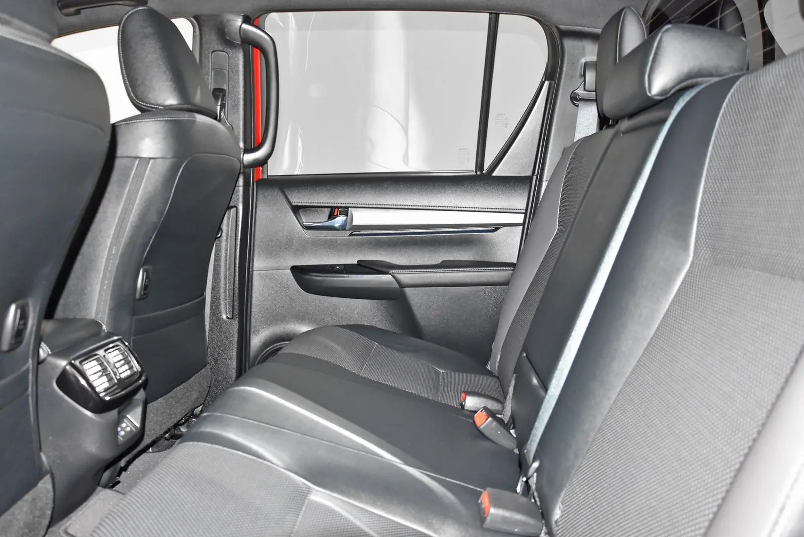 2024 Toyota Hilux Gallery Image 18