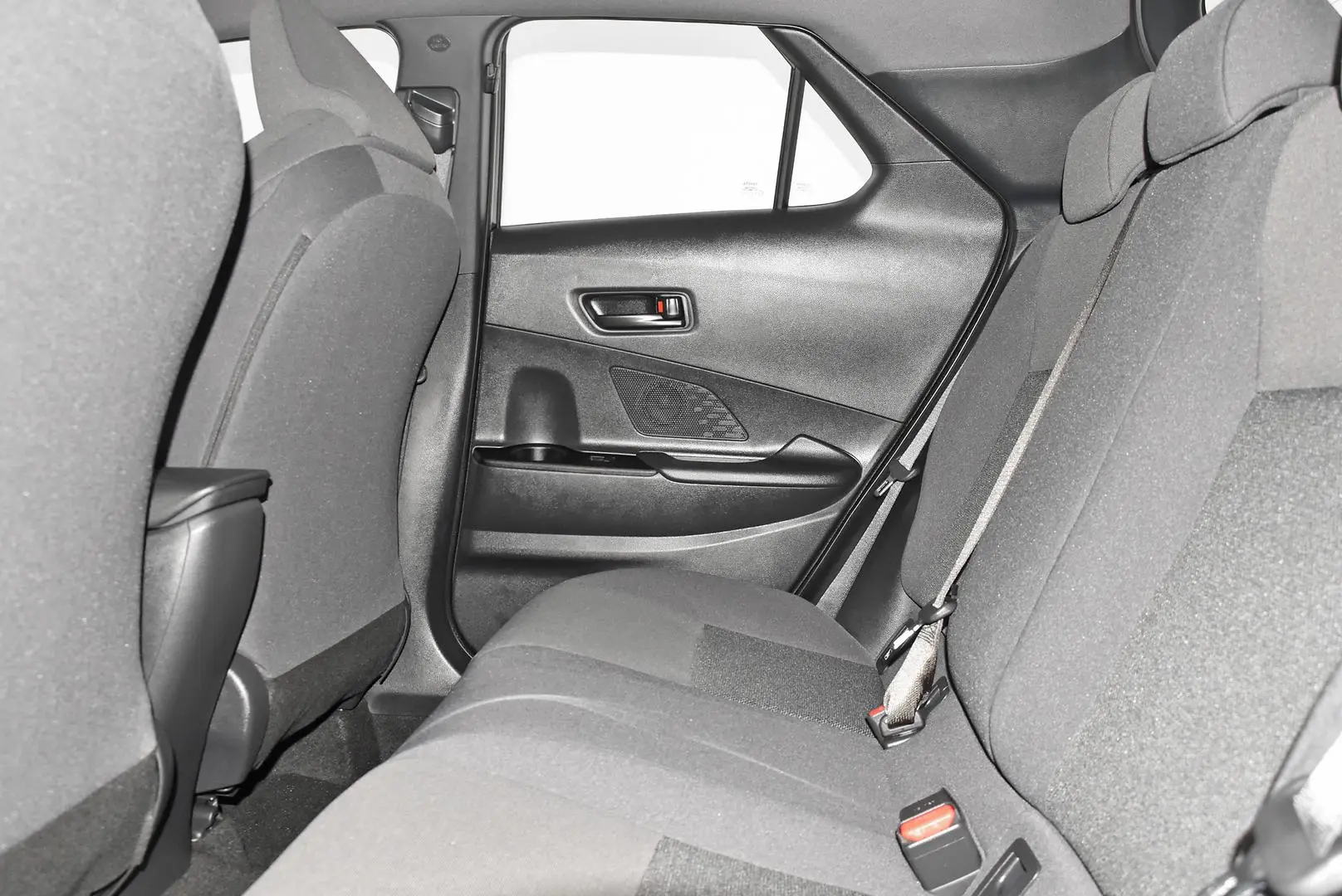 2025 Toyota C-HR Gallery Image 18