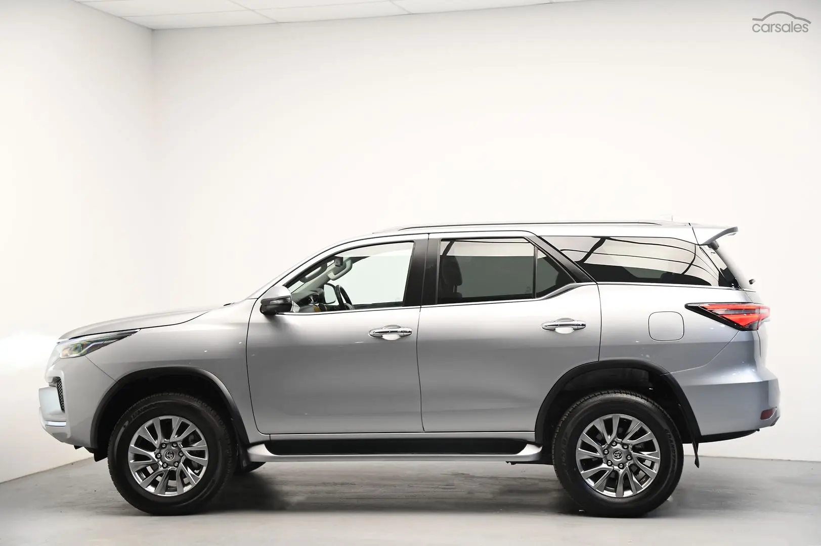 2023 Toyota Fortuner Image 4