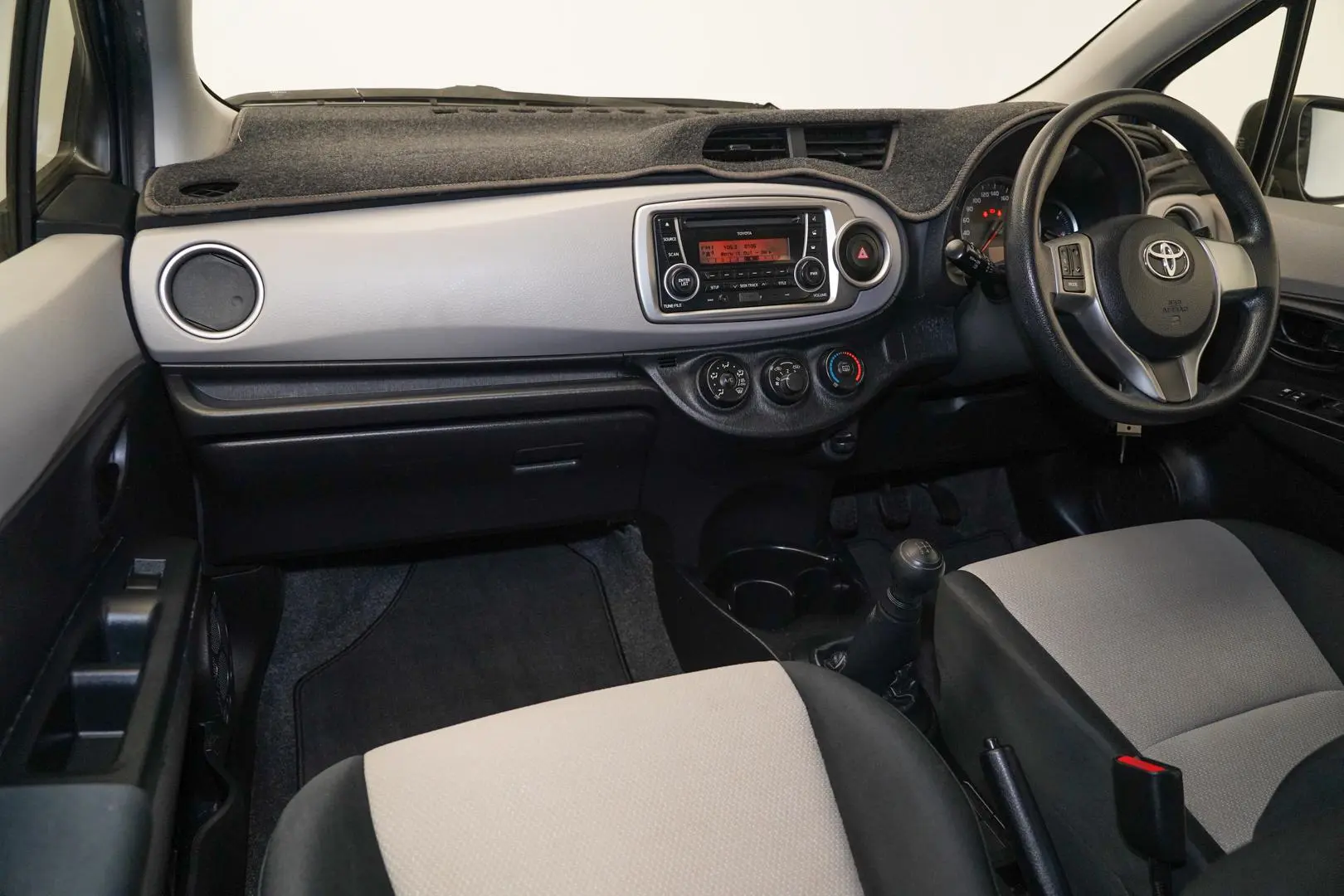 2013 Toyota Yaris Gallery Image 9