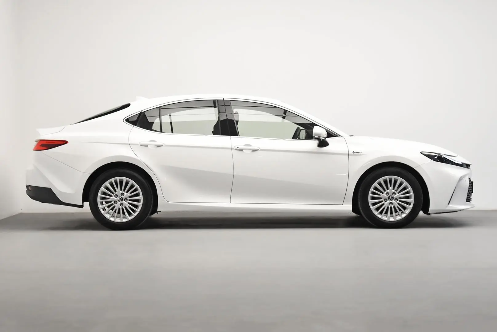 2024 Toyota Camry Gallery Image 3