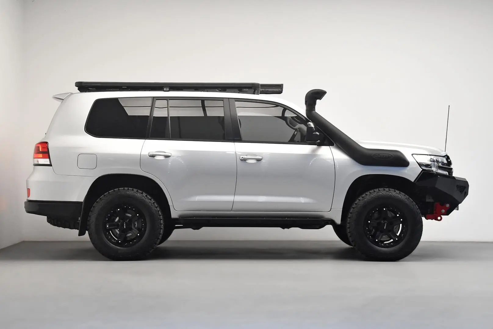 2018 Toyota Landcruiser Gallery Image 3