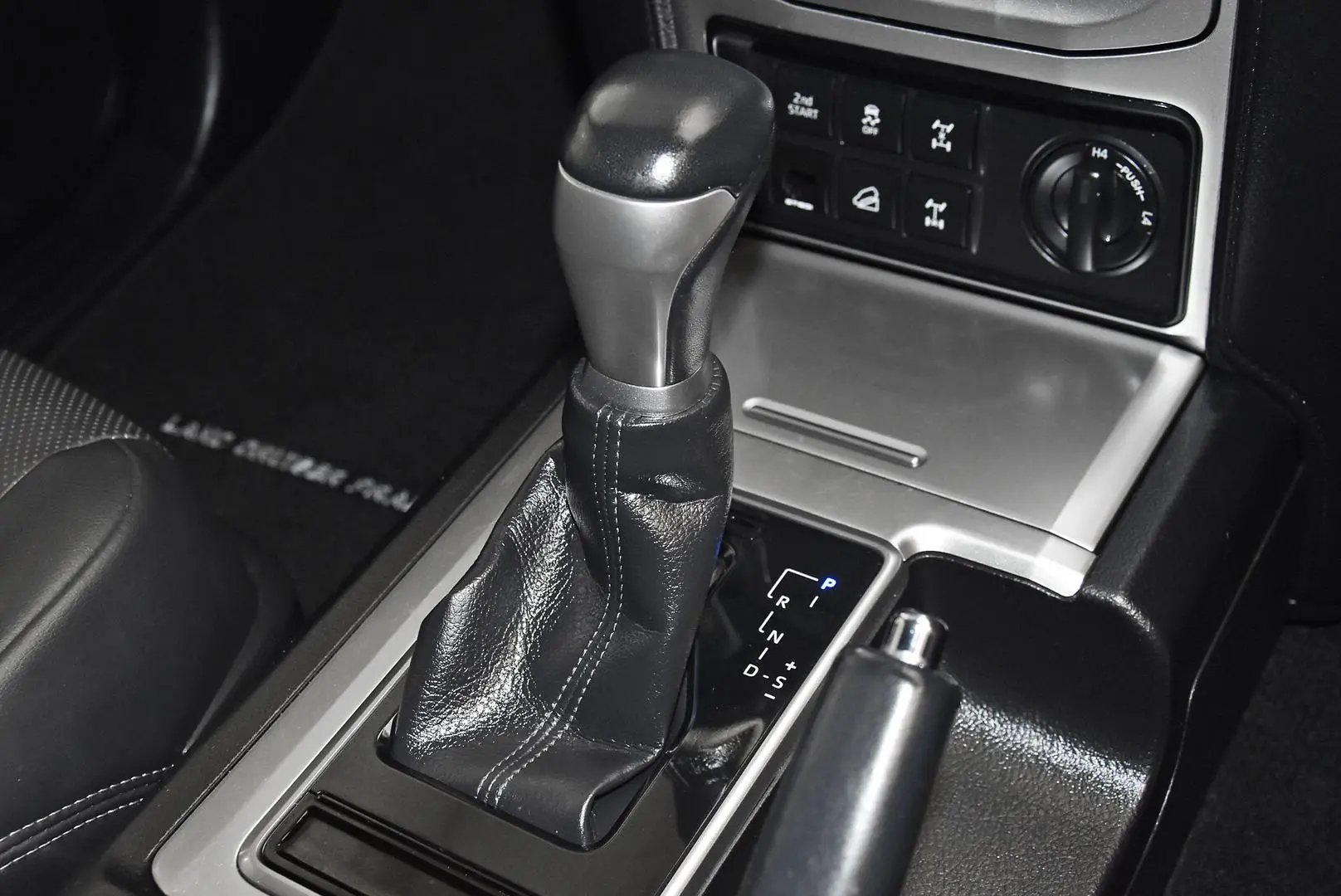 2021 Toyota Landcruiser Prado Gallery Image 12