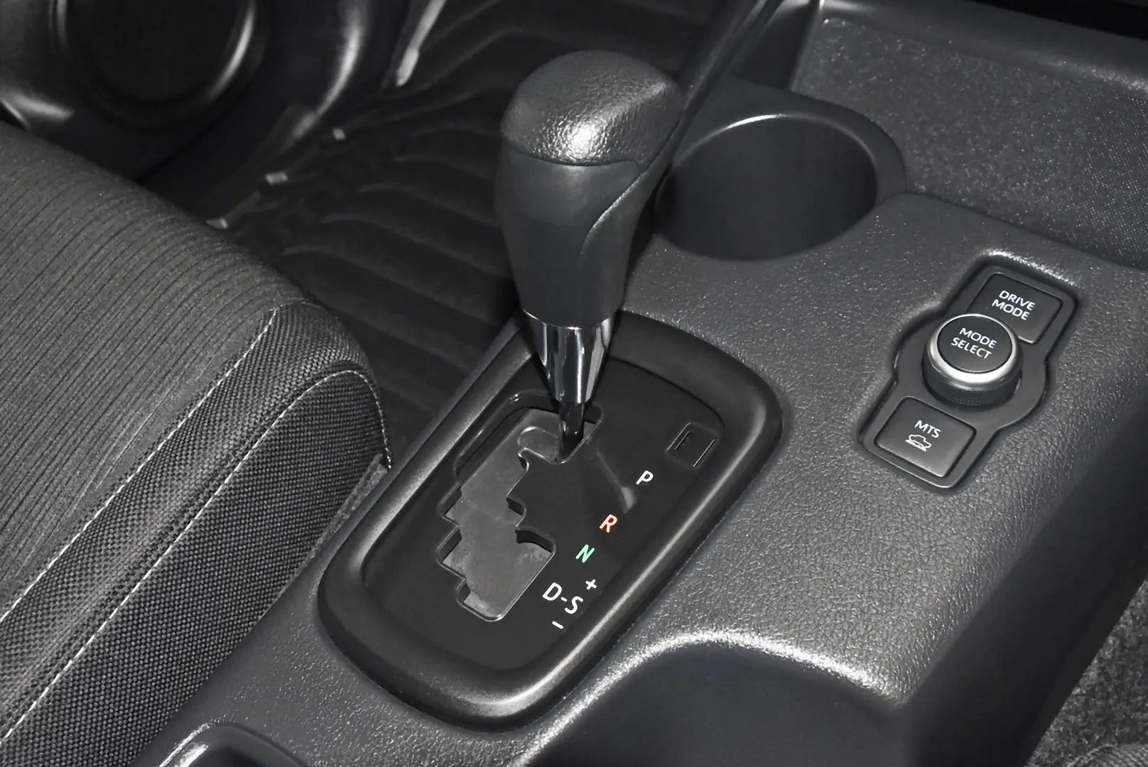 2025 Toyota Hilux Gallery Image 13