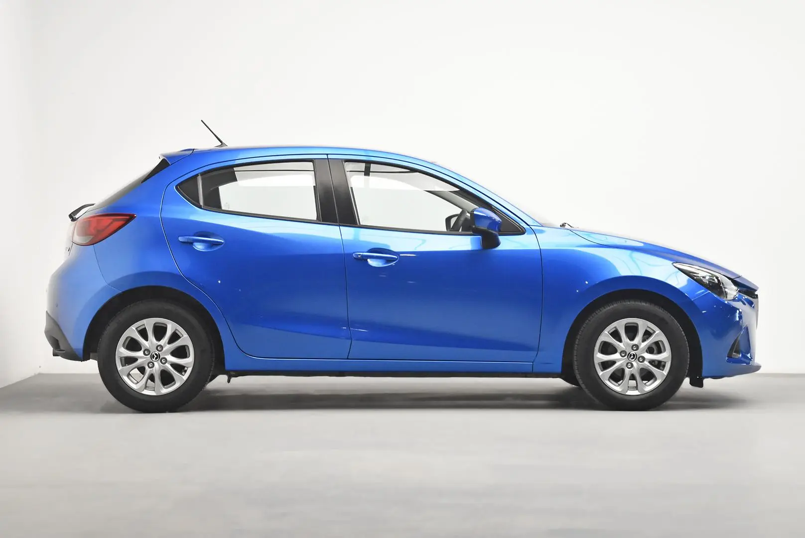 2017 Mazda 2 Gallery Image 3