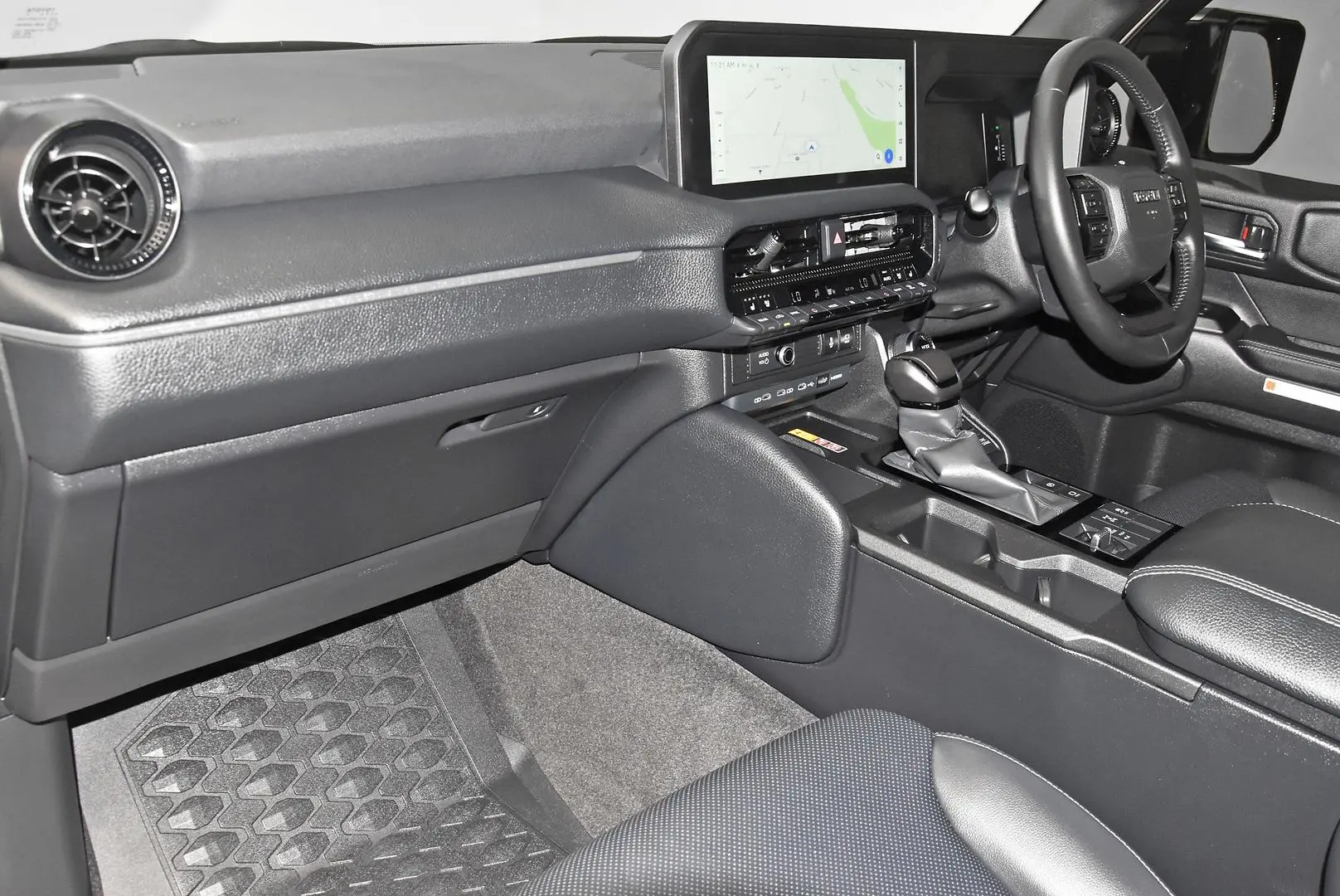 2025 Toyota Landcruiser Prado Gallery Image 16