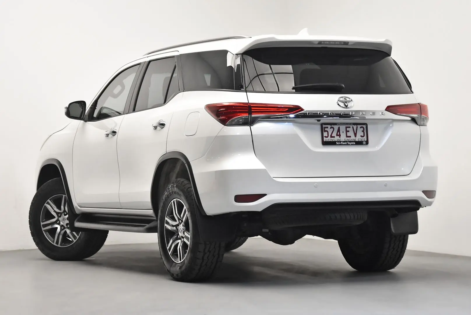 2018 Toyota Fortuner Gallery Image 5