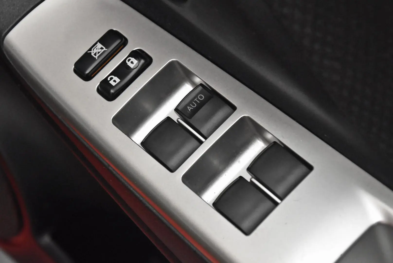 2016 Toyota Yaris Gallery Image 9