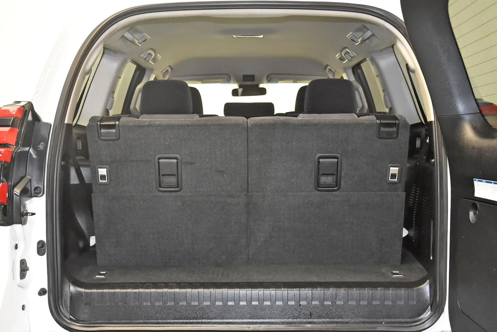 2017 Toyota Landcruiser Prado Gallery Image 20