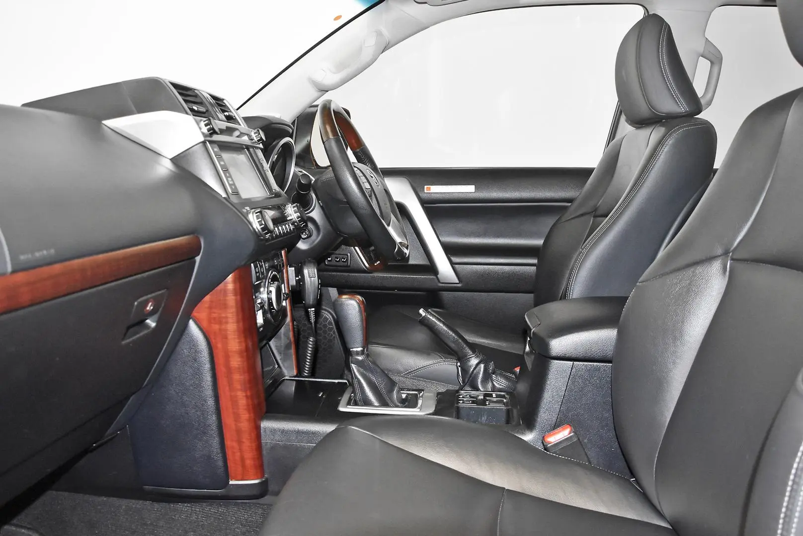 2016 Toyota Landcruiser Prado Gallery Image 18