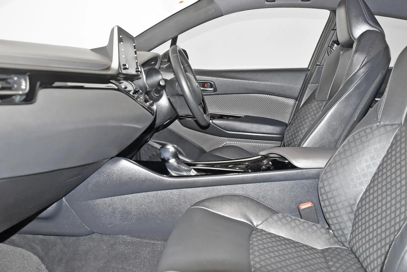 2020 Toyota C-HR Gallery Image 18