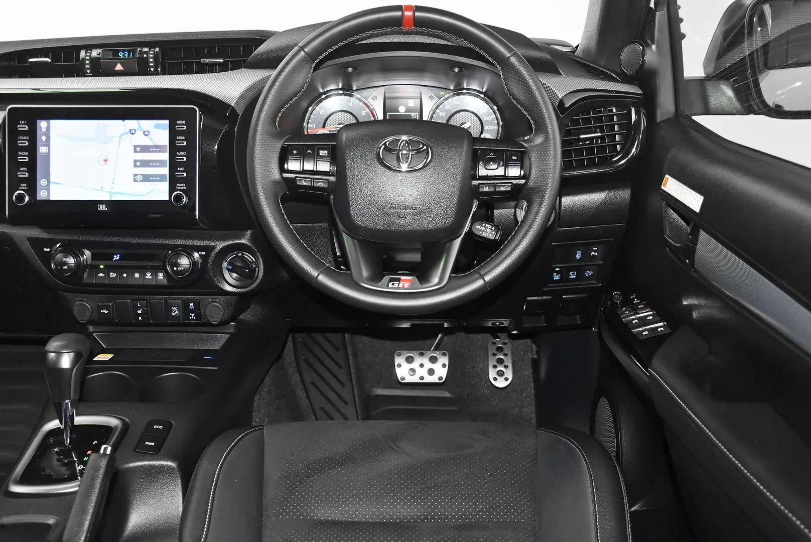 2025 Toyota Hilux Gallery Image 14