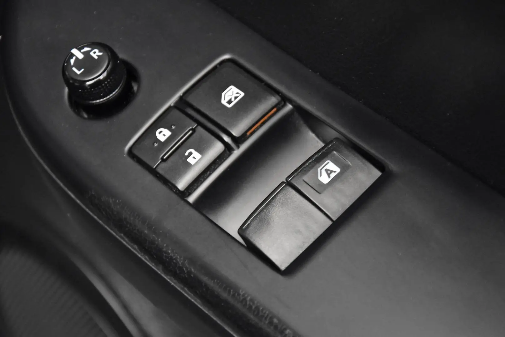 2018 Toyota Hilux Gallery Image 9