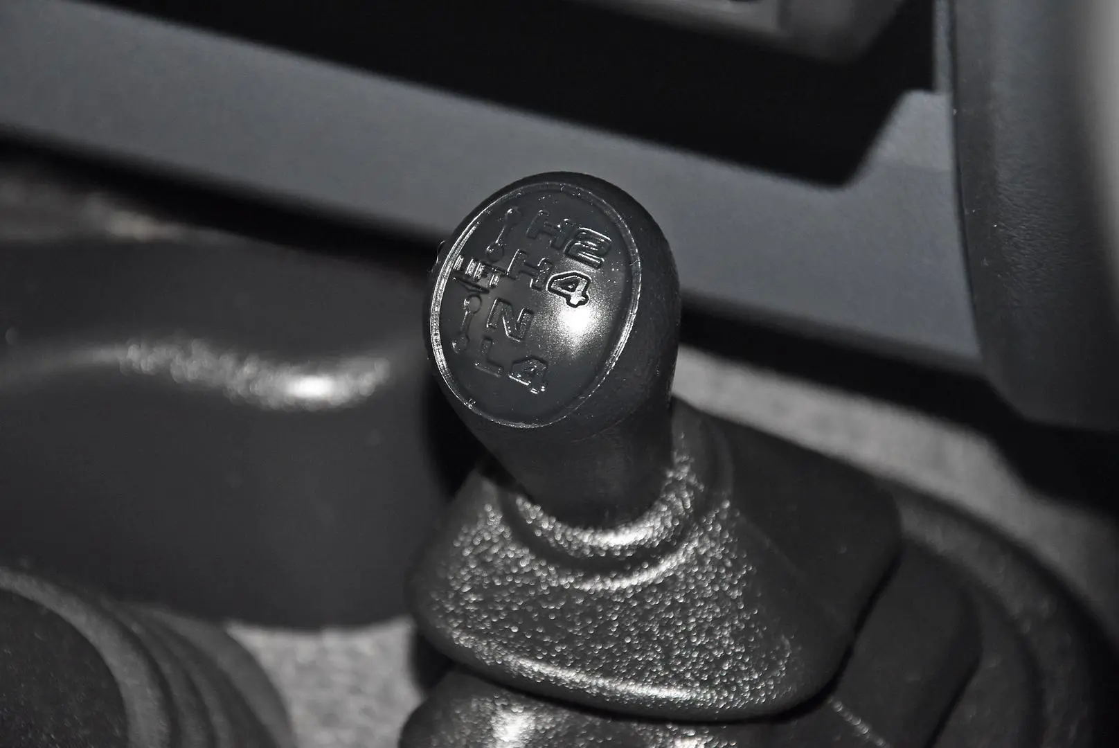 2016 Toyota Landcruiser Gallery Image 13