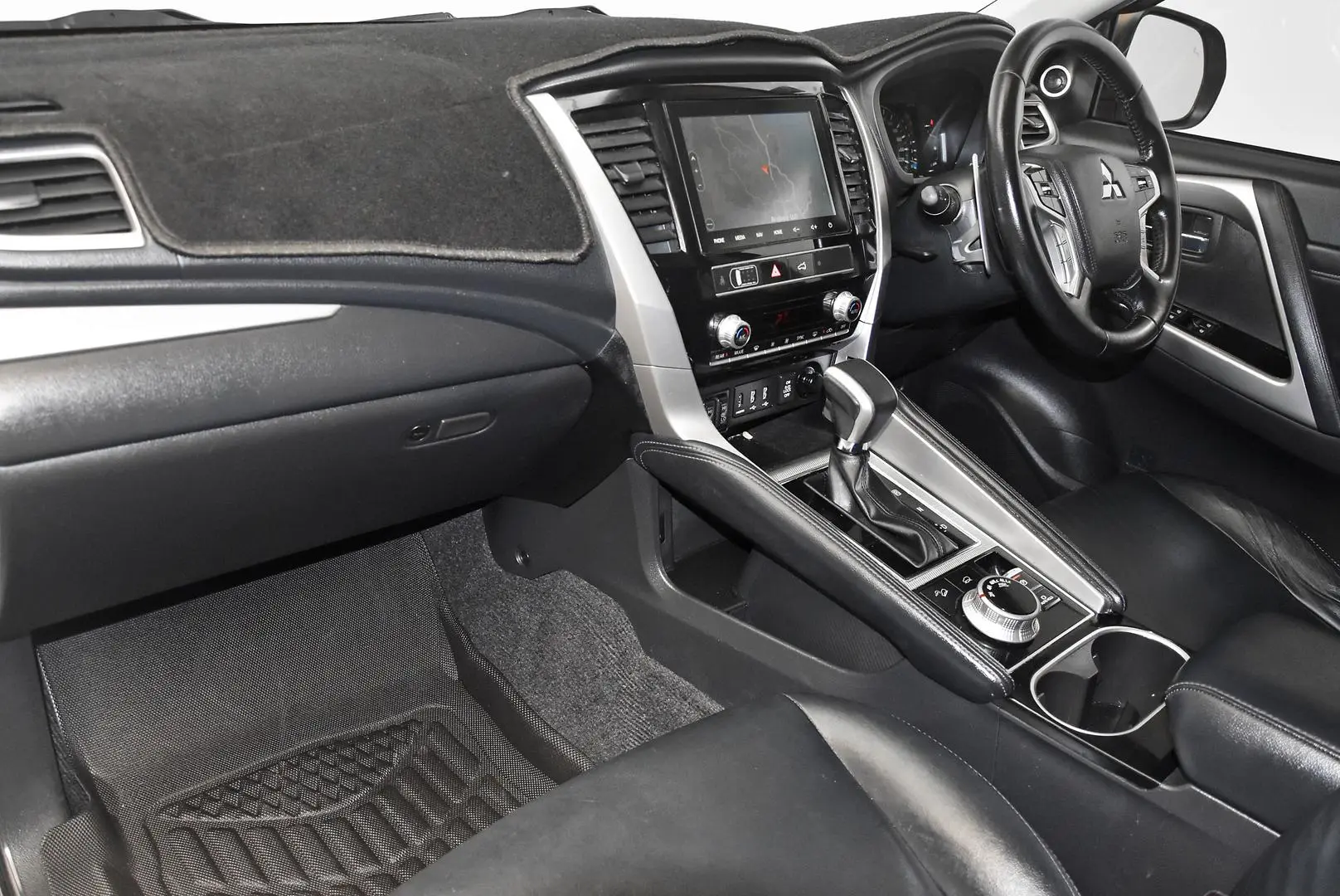 2022 Mitsubishi Pajero Sport Gallery Image 17