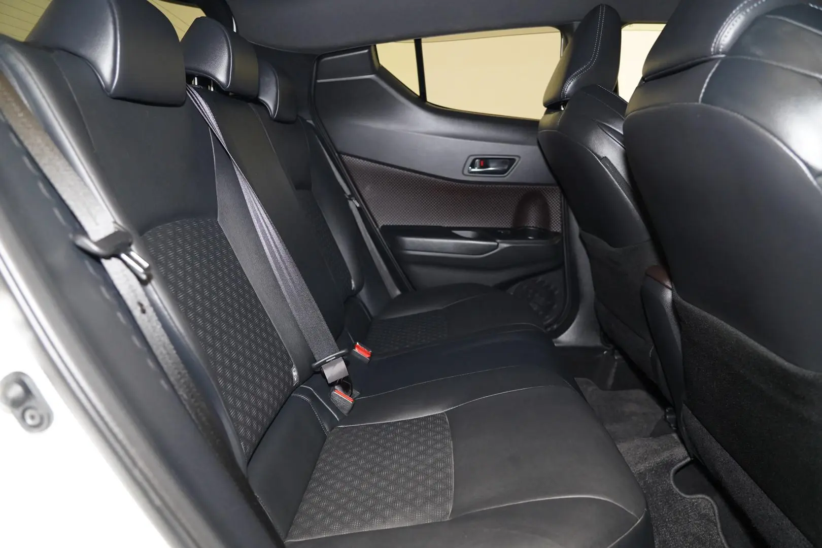 2018 Toyota C-HR Gallery Image 20