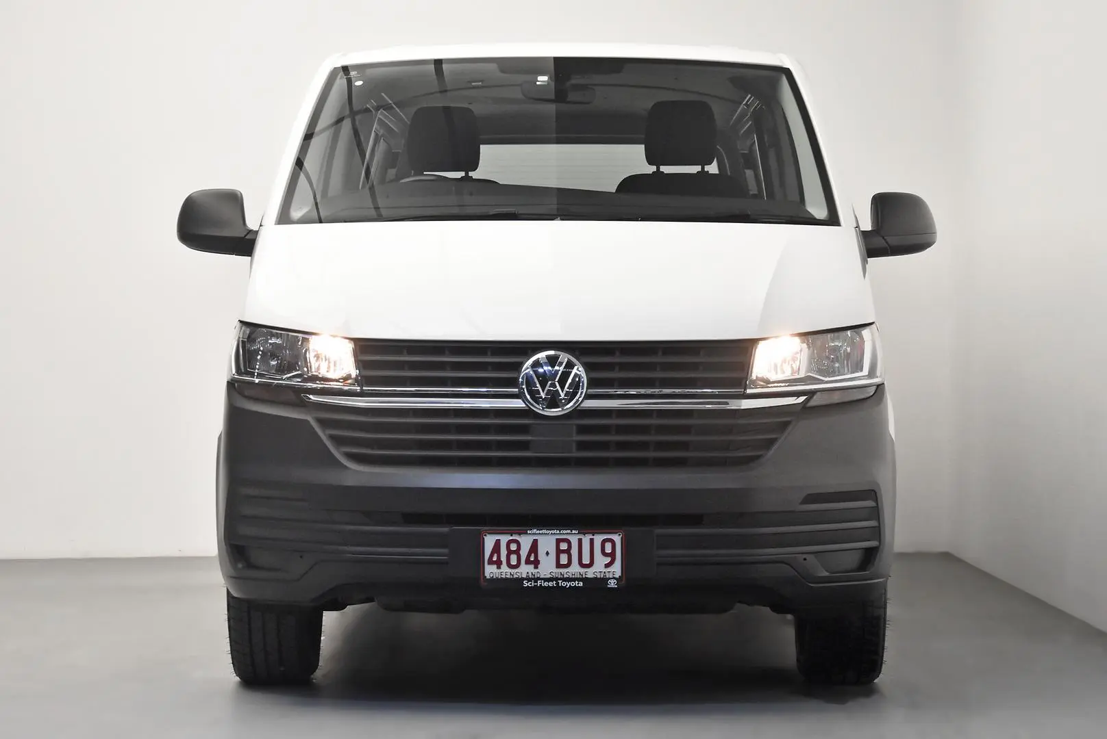 2021 Volkswagen Transporter Gallery Image 2