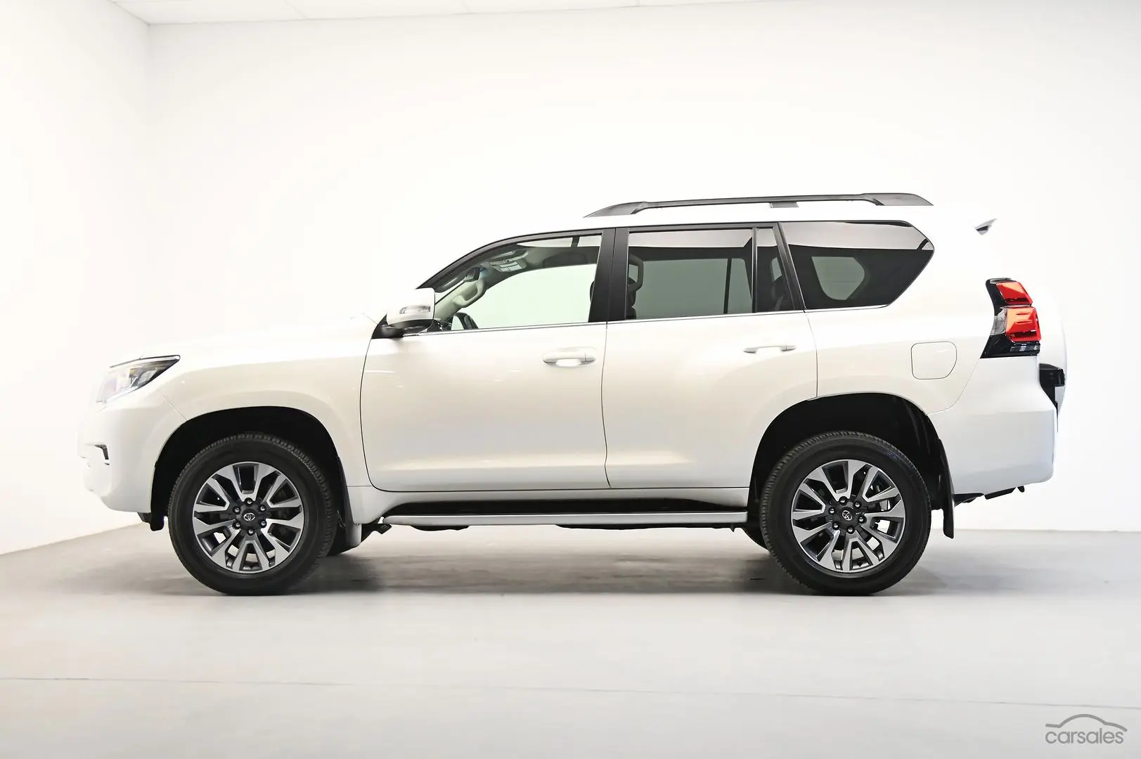 2023 Toyota Landcruiser Prado Image 4