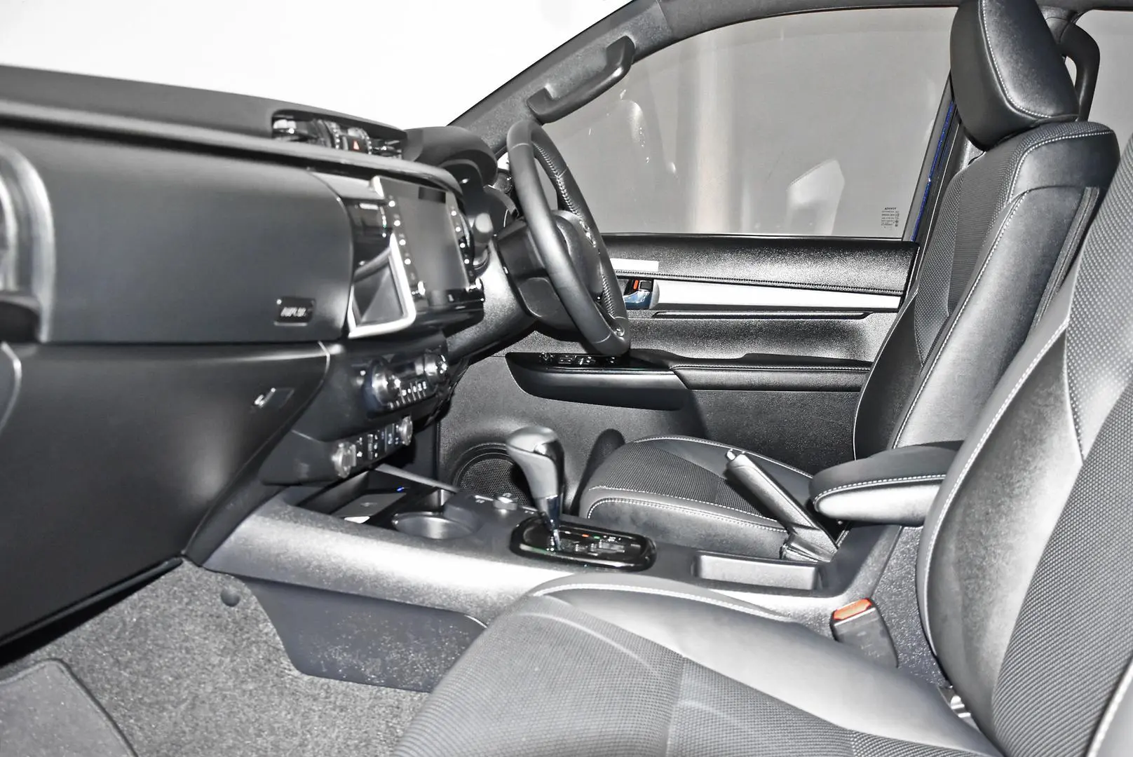 2025 Toyota Hilux Gallery Image 18