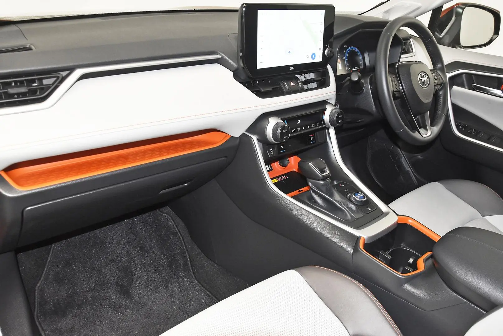 2024 Toyota RAV4 Gallery Image 17