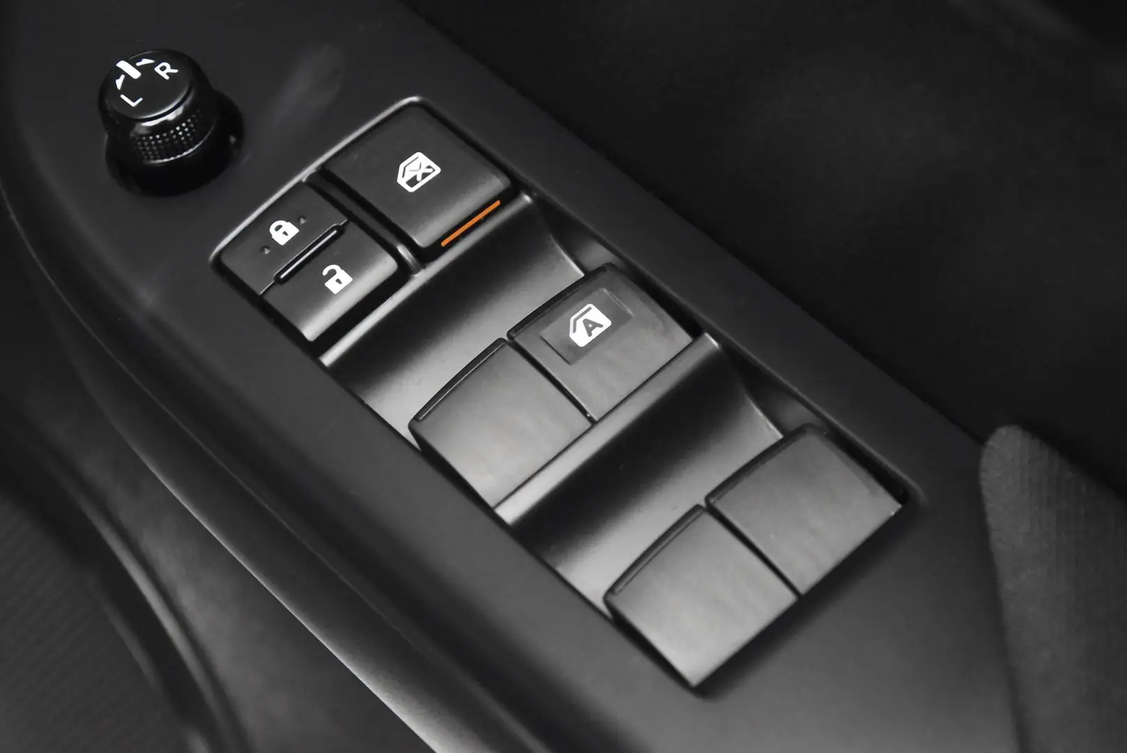 2025 Toyota Hilux Gallery Image 9