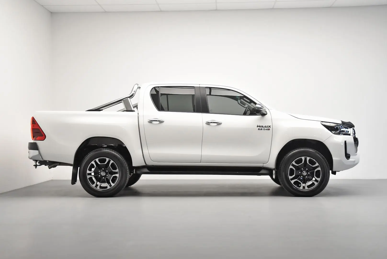 2023 Toyota Hilux Gallery Image 3