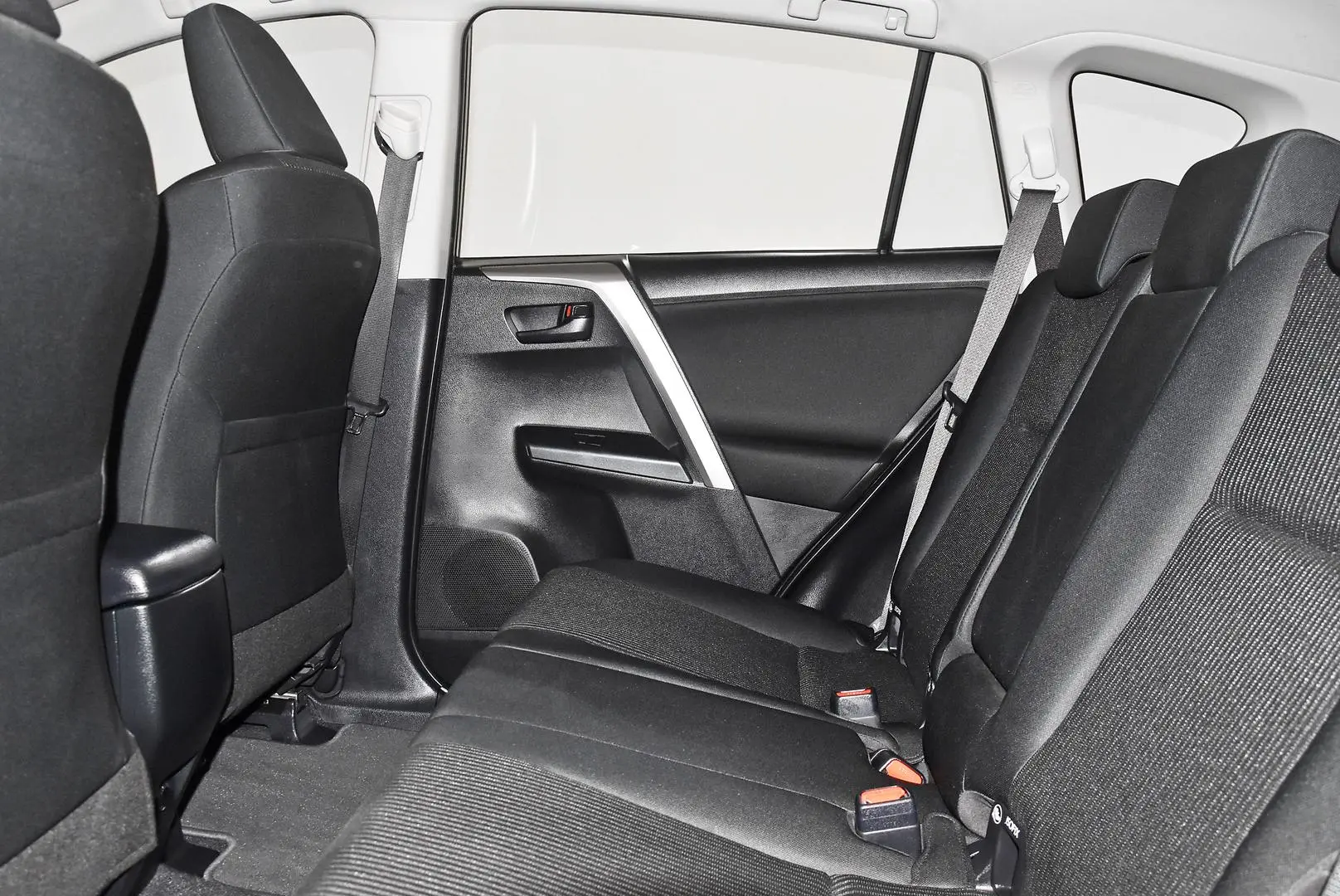 2018 Toyota RAV4 Gallery Image 18