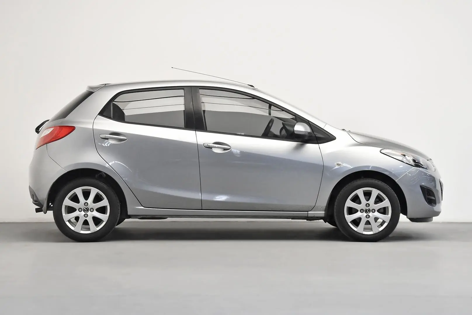 2014 Mazda 2 Gallery Image 3