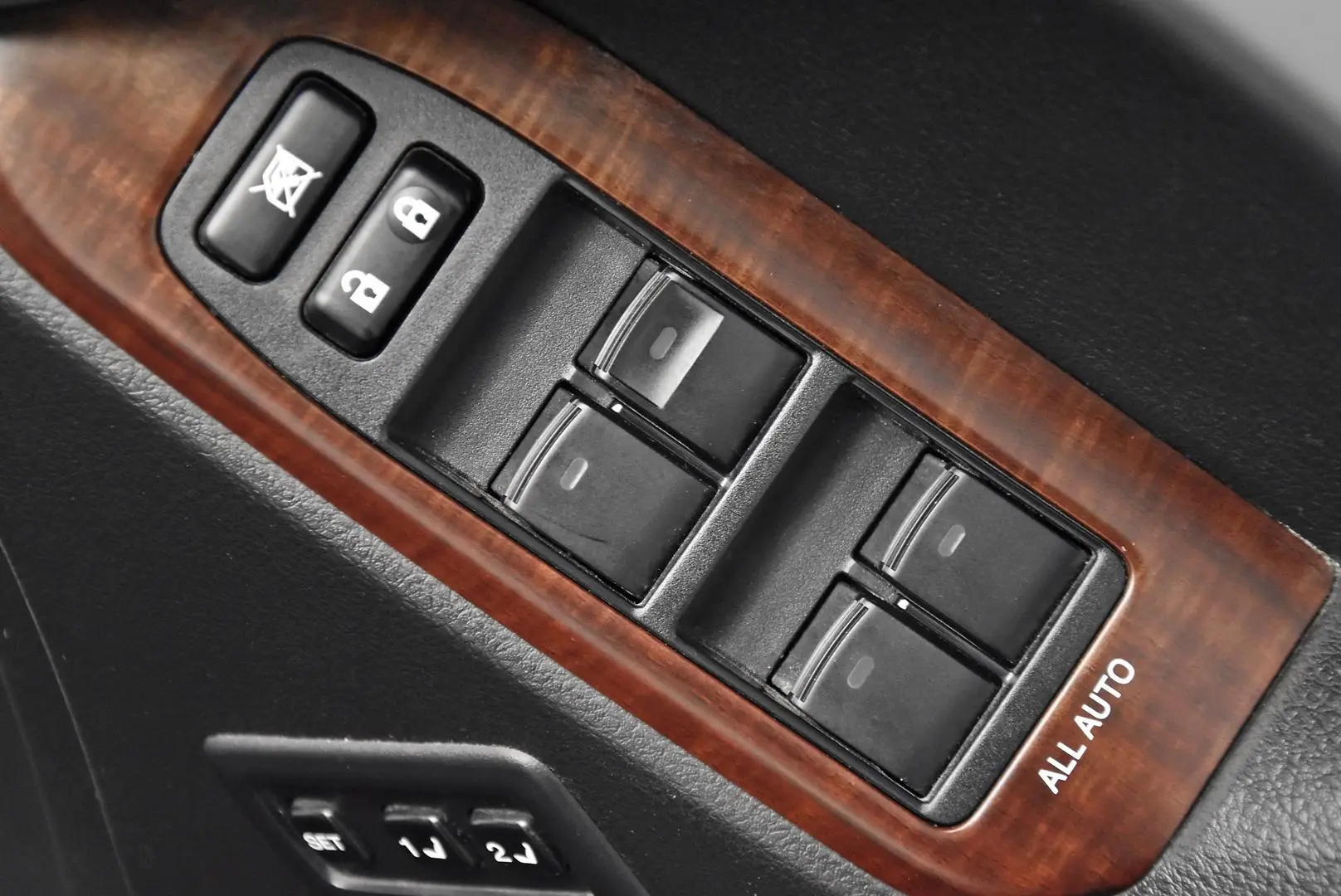 2016 Toyota Landcruiser Prado Gallery Image 9